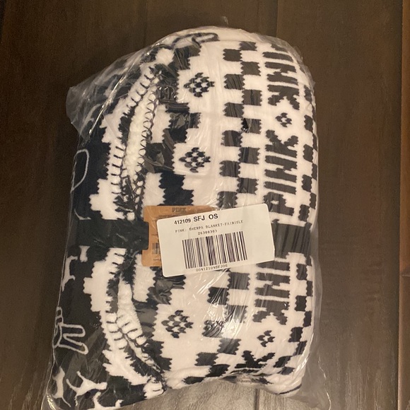 Victoria's Secret Pink Sherpa Blanket - Picture 4 of 4
